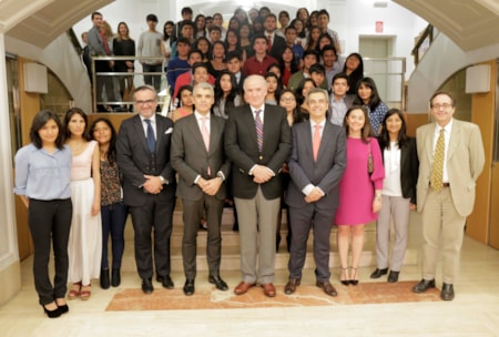 alumnos embajador Peru rector convenio