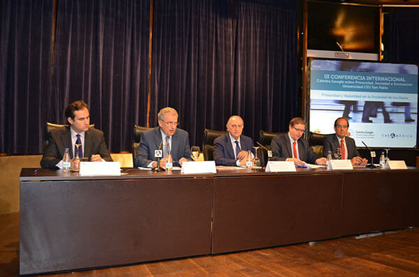 Privacidad y seguridad en la sociedad de los datos