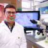 Estanislao Nistal en laboratorio 