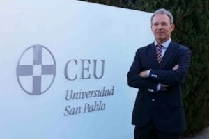 Ricardo Palomo, decano de la Facultad de Ciencias Económicas y Empresariales