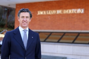Alfonso Martínez-Echevarría, decano de la Facultad de Derecho