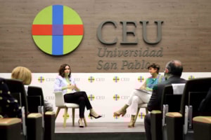 Isabel Díaz Ayuso anima a los universitarios a defender la verdad con firmeza 