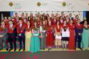 El diplomático Juan Sunyé, padrino de graduación de la Facultad de Derecho