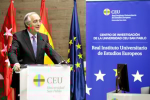 José Antonio Caínzos recibe el II Premio CIAMEN de Arbitraje