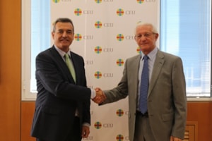 Convenio para impulsar el desarrollo profesional de los economistas