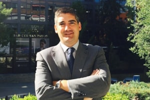 Dos profesores del CEU analizan la globalización en un libro de la BAC