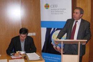 El futuro de la democracia y España, en una nueva sesión del Aula Política