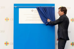 El alcalde de Madrid inaugura el nuevo edificio de la Facultad de Humanidades y Ciencias de la Comunicación 