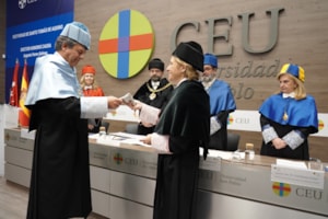 Augusto Ferrer-Dalmau, investido Doctor Honoris Causa