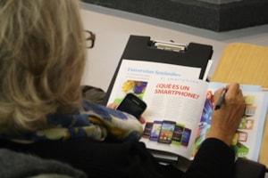 Vodafone España y el CEU ofrecen becas en nuevas tecnologías para mayores 