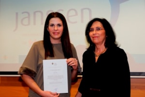 Premiada una alumna que investiga un fármaco contra el alzheimer