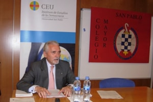 Última ponencia del curso del Aula Política del Instituto de Estudios de la Democracia