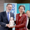 Alicia Latorre y la Federación Europea One of Us reciben el Premio CEU por la Vida - 18199