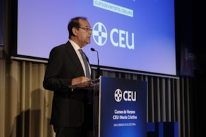 Dimitry Berberoff reivindica la independencia judicial y alerta de los riesgos de deslegitimar a los jueces