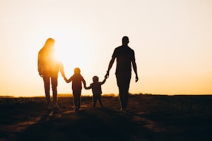Recuperar el valor de la familia en España: más matrimonios, más hijos y menos soledad
