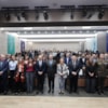 El presidente del Senado posa con autoridades académicas y alumnos