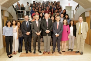 Emotiva bienvenida a los alumnos peruanos becados por su gobierno