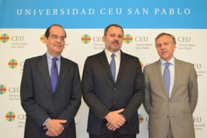El Embajador de Cuba en España visita la Universidad CEU San Pablo 