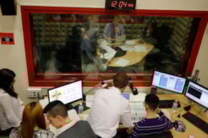 Alumnos y profesionales celebran el día de la Radio