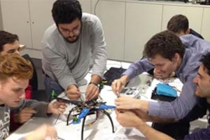 Alumnos de Arquitectura e Ingeniería fabrican sus propios drones 