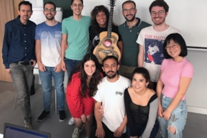 Los cantantes Mikel Erentxun y Rosana, en el Máster de Periodismo Cultural