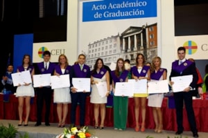 El Decano de la Graham School de la Universidad de Chicago, padrino de graduación de la Facultad de Farmacia