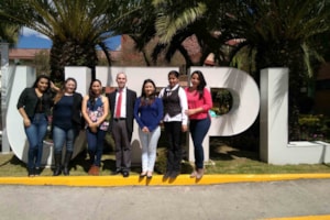 Los profesores Juan Ignacio Grande y Antonio Piñas imparten docencia en Ecuador