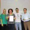 profesora CEU recibiendo diploma - 3670