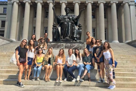 alumnos CEU monumento universidad Columbia 