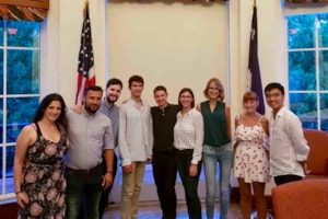 Dos alumnos disfrutan de una beca en la ‘Coastal Carolina University’