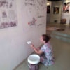 alumna arquitectura pintando pared Cuba