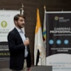 emprendedor hablando en conferencia