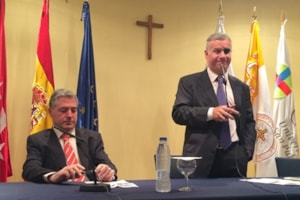 El periodista Javier Esparza destaca que para ser un buen profesional hay que estar aprendiendo continuamente