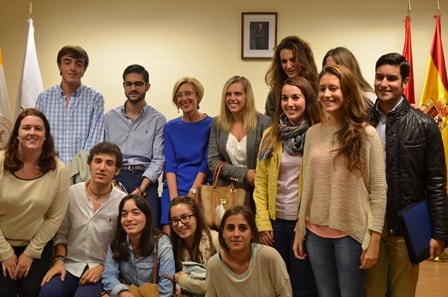 Rosa Diez con alumnos CEU