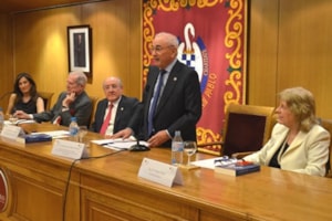 Otero Novas presenta su último libro: 'Lo que yo viví. Memorias políticas y reflexiones'.