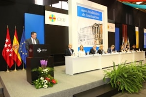 El director gerente de Vitalia apadrina a los alumnos de FP 