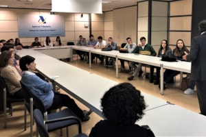 Estudiantes de Económicas aprenden de primera mano el trabajo de un Inspector de Hacienda 