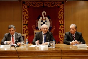 El catedrático Javier Morillas presenta su nuevo libro sobre desarrollo económico y pobreza