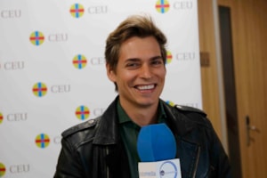 Carlos Baute a futuros periodistas: Las preguntas determinan la calidad de las respuestas