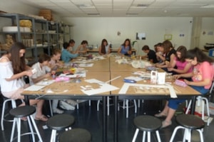 Alumnos de Bachillerato conocen los grados de Arquitectura y Diseño del CEU en los talleres de verano