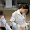 Alumnas CEU USP Investigacion Laboratorio
