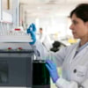 Profesora Muestras Laboratorio CEU USP
