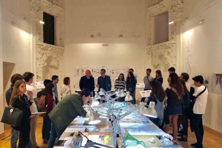 Alumnos Arquitectura Exposicion Cuenca
