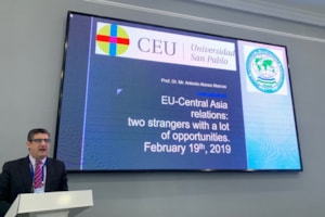 Acuerdo de colaboración con la Universidad de Economía Mundial y Diplomacia de Uzbekistán