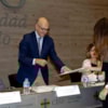 David Santos entrega diploma CEU