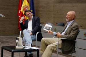 Arturo Pérez-Reverte y Augusto Ferrer Dalmau: La complicidad de dos amigos unidos por la cultura