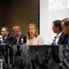 Ponentes mesa redonda presentacion serie