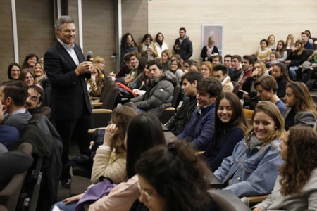 Aula Magna ponente alumnos