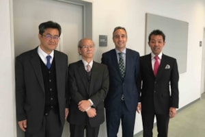 El profesor Carlos Pérez Fernández-Turégano imparte docencia en Japón