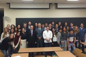 El cónsul general de España en Boston recibe a los alumnos del programa CEU-Boston University 